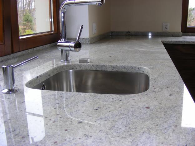 Столешница из кварцита