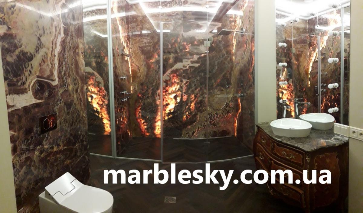 Ванная в ониксе с подсветкой