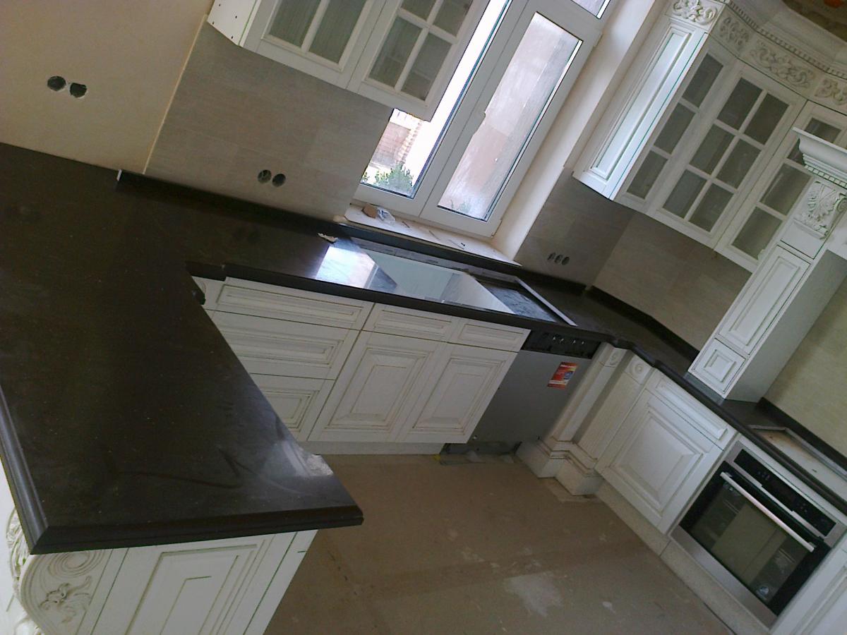 Столешница из кварцита