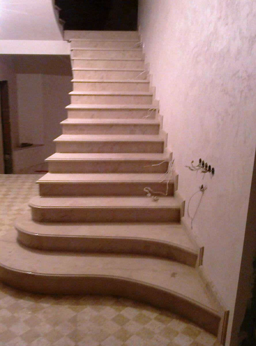 сходи з мармуру