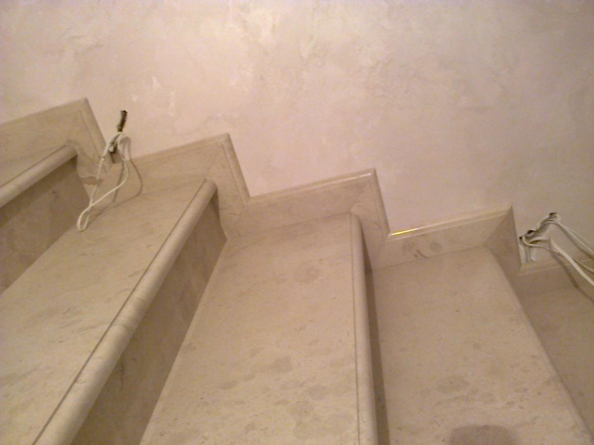 Щаблі з мармуру та граніту