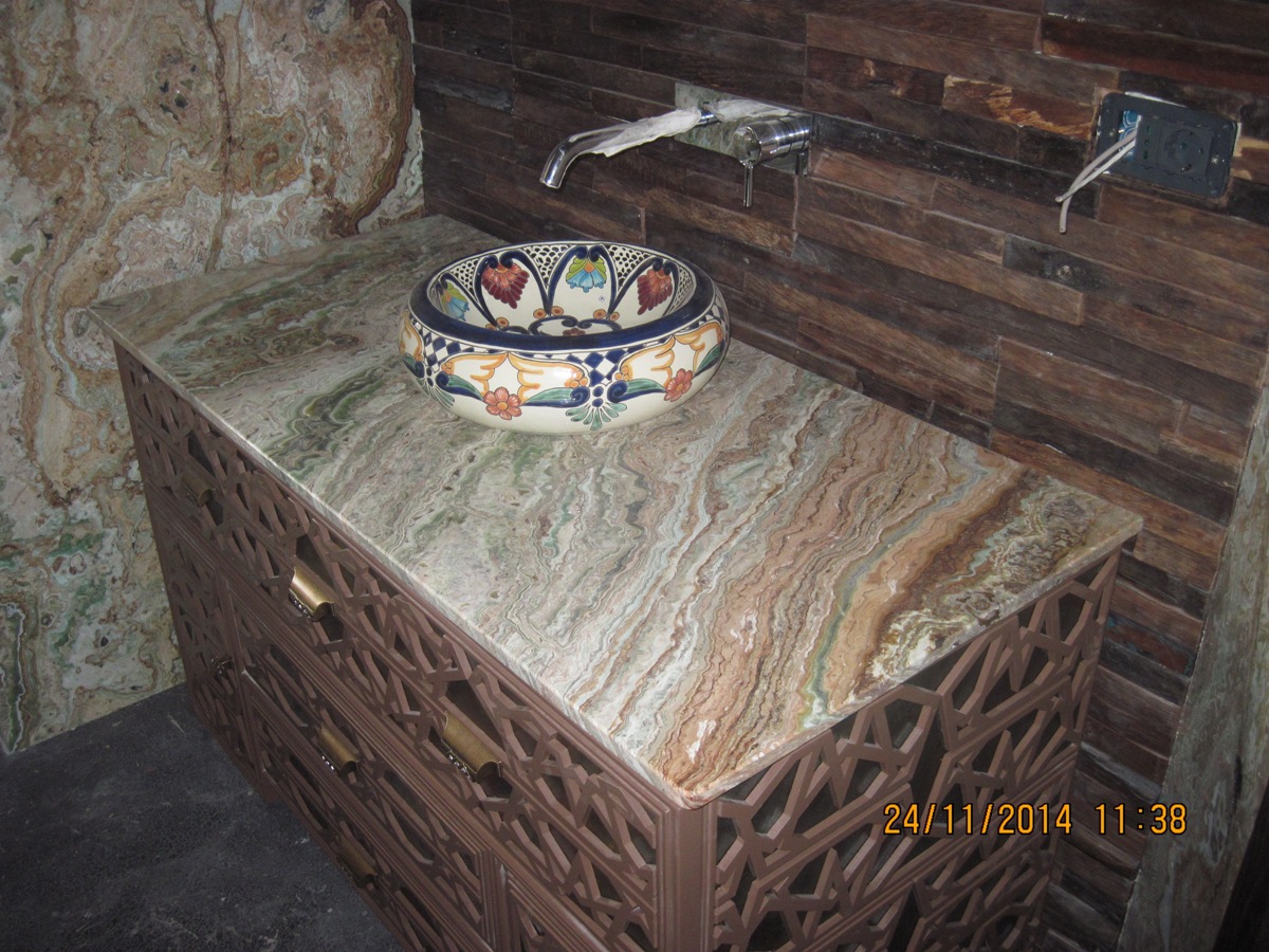 Столешница из оникса и мрамора