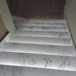 Ступени с подсветкой из мрамора