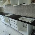 Столешница под мойку и варочную поверхность из гранита