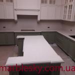 Столешница из белого кварцита