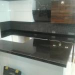 Кухонная столешница - остров из кварцита